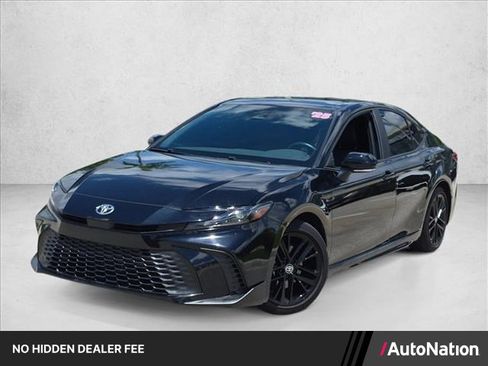 Used 2025 Toyota Camry SE w/ Convenience Package FWD image 1