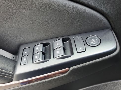 Used 2020 GMC Yukon SLE w/ SLE Value Package image 28