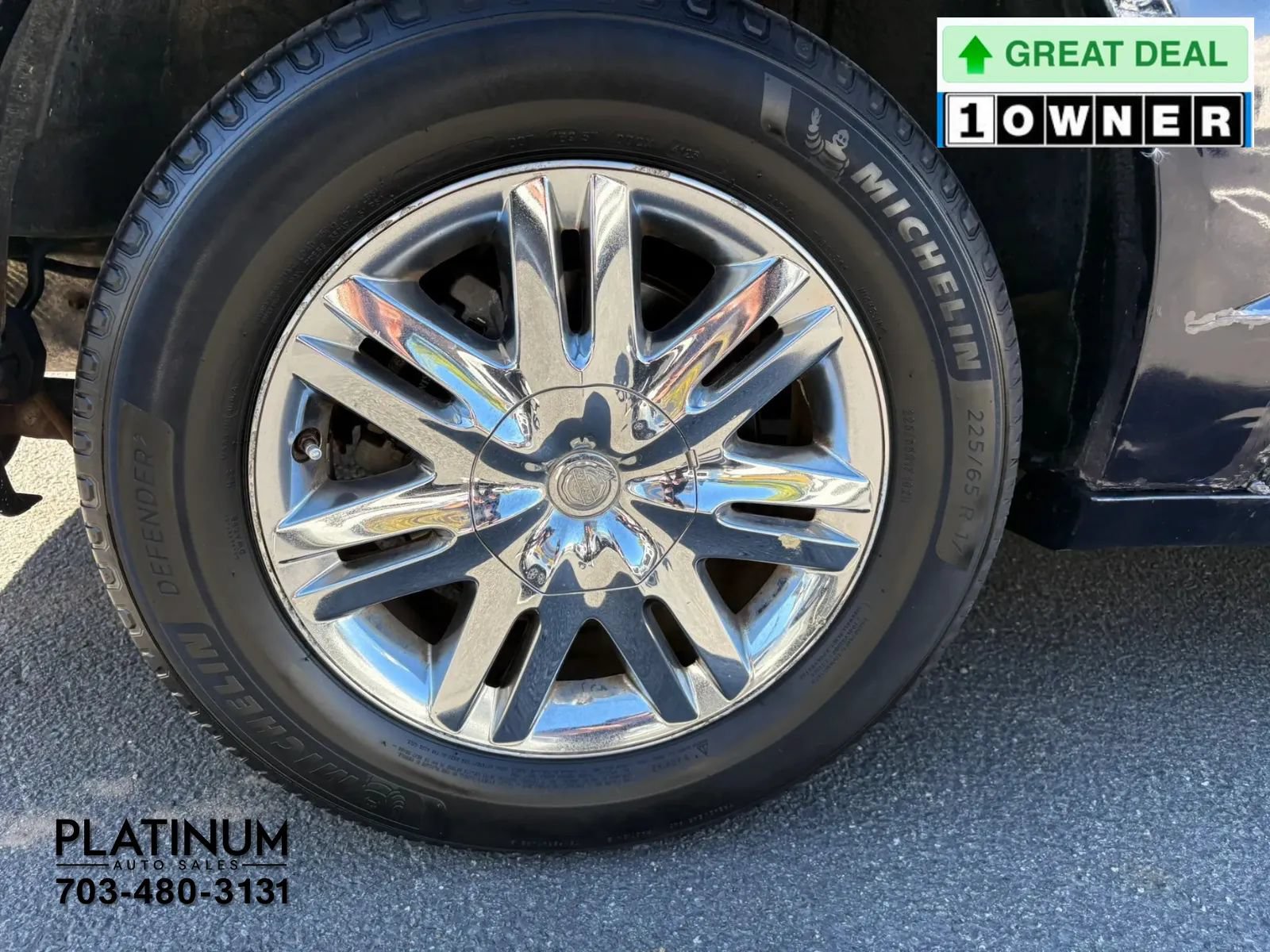 Used 2010 Chrysler Town & Country Limited w/ Entertainment Group #3 FWD image 19