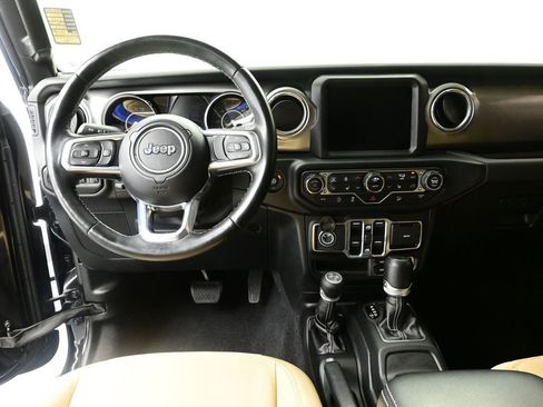 Used 2021 Jeep Wrangler Unlimited Sahara image 16