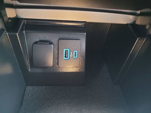 Certified 2022 Ford Explorer XLT image 24