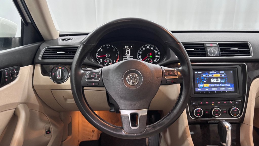 Used 2014 Volkswagen Passat TDI SEL Premium FWD image 13