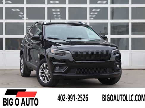 Used 2019 Jeep Cherokee Latitude Plus w/ Cold Weather Group AWD/4WD image 1