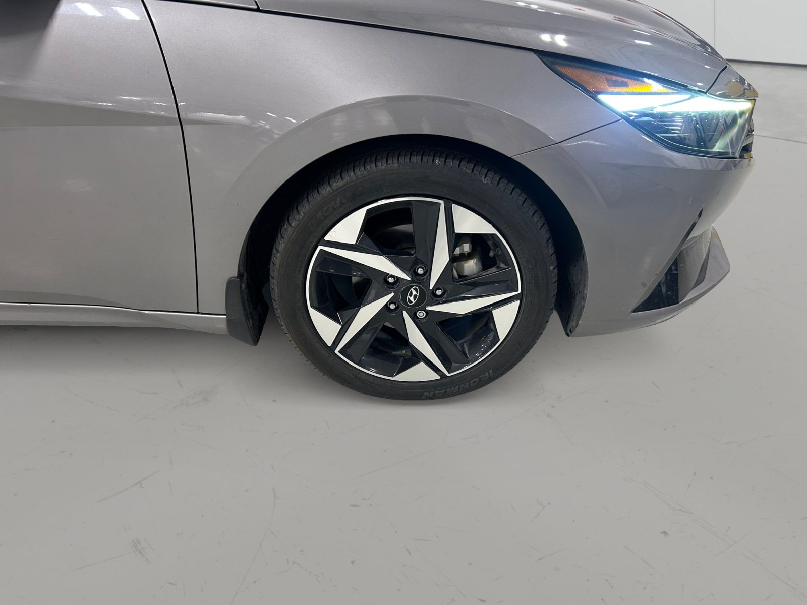Used 2022 Hyundai Elantra SEL w/ Convenience + Premium Package FWD image 9