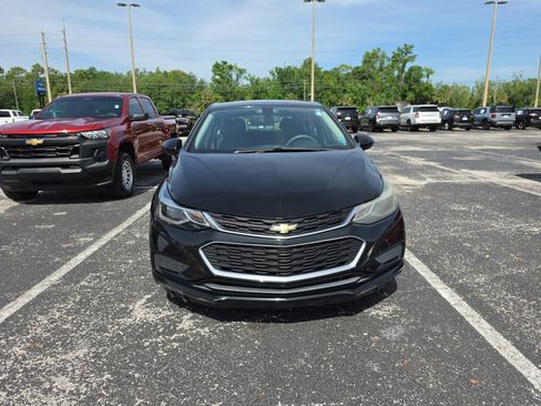 Used 2017 Chevrolet Cruze LT w/ Convenience Package FWD image 8