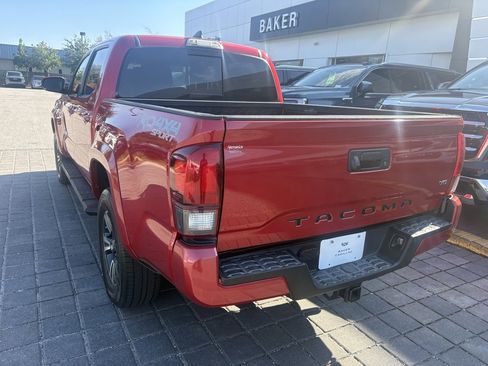 Used 2018 Toyota Tacoma TRD Sport image 8