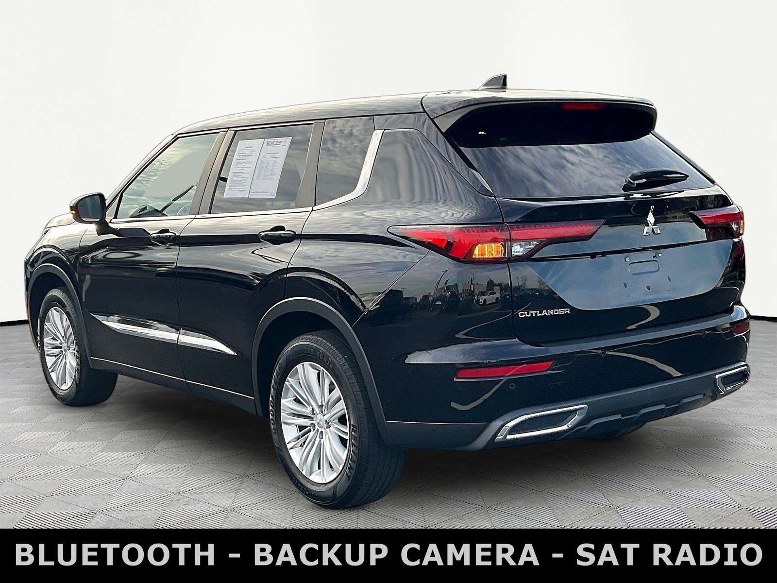 Used 2023 Mitsubishi Outlander ES AWD/4WD image 4