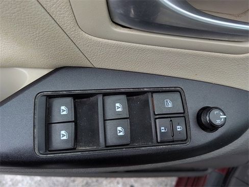 Used 2015 Toyota Sienna LE image 14