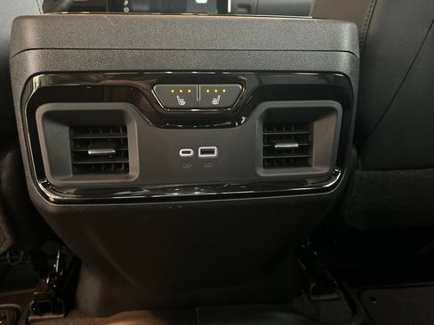 Used 2023 GMC Sierra 1500 AT4 w/ AT4 Premium Package AWD/4WD image 12