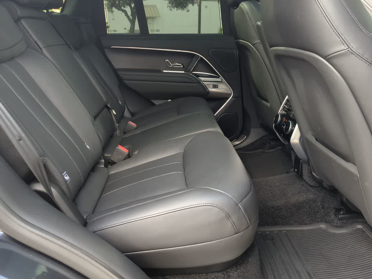 Certified 2025 Land Rover Range Rover SE AWD/4WD image 22