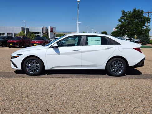 New 2025 Hyundai Elantra Blue image 2