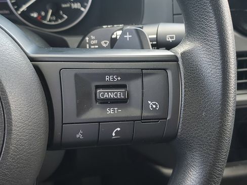 Used 2024 Nissan Pathfinder S image 27