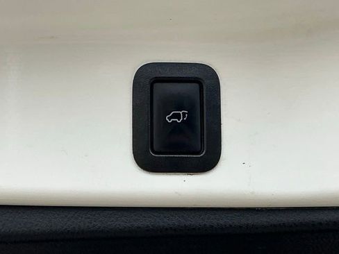 Used 2018 Toyota Highlander Limited Platinum image 6