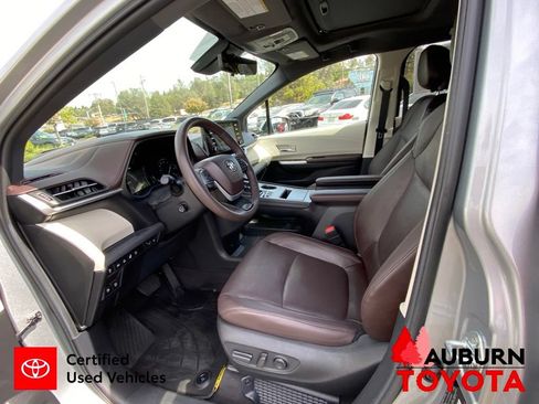 Used 2024 Toyota Sienna Platinum AWD/4WD image 34
