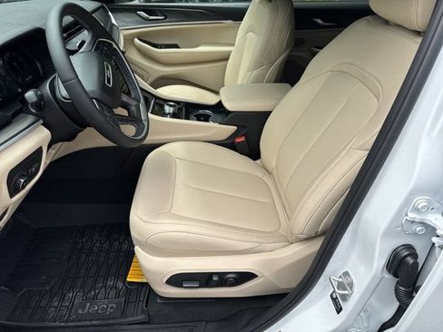 New 2026 Jeep Grand Cherokee L Limited AWD/4WD image 9
