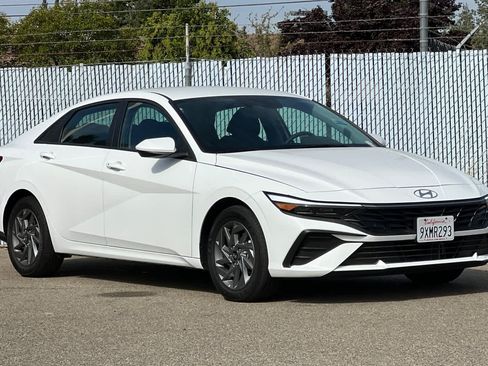 Used 2026 Hyundai Elantra Hybrid FWD image 7