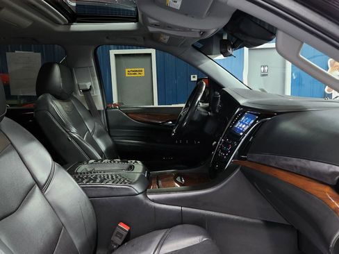 Used 2017 Cadillac Escalade Luxury image 12