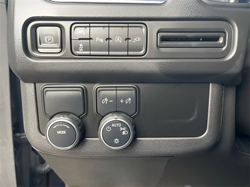 Used 2021 Chevrolet Suburban LT w/ LT Signature Plus Package image 24