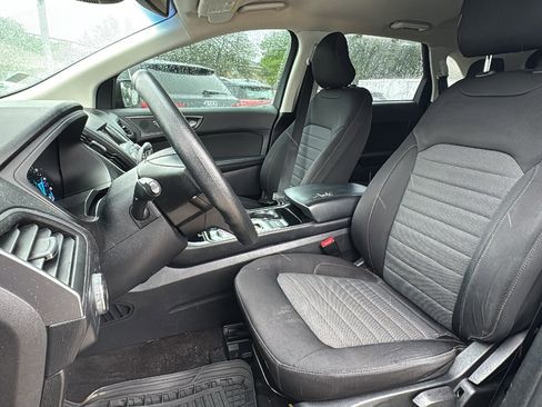Used 2019 Ford Edge SE image 13