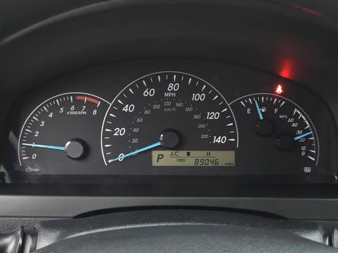 Used 2012 Toyota Camry LE image 17