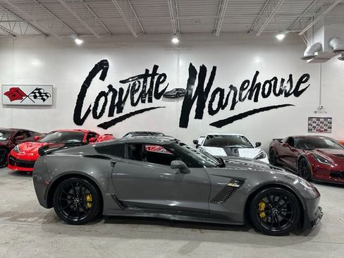 Used 2015 Chevrolet Corvette Z06 w/ 3LZ Preferred Equipment Group RWD image 10