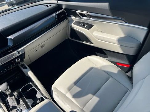 Certified 2024 Kia Telluride S w/ S Sunroof Package AWD/4WD image 15