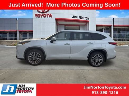 Used 2022 Toyota Highlander Platinum image 3