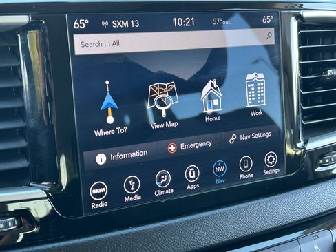 Used 2018 Chrysler Pacifica Touring Plus image 28