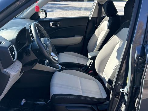 Used 2024 Hyundai Venue SEL image 10