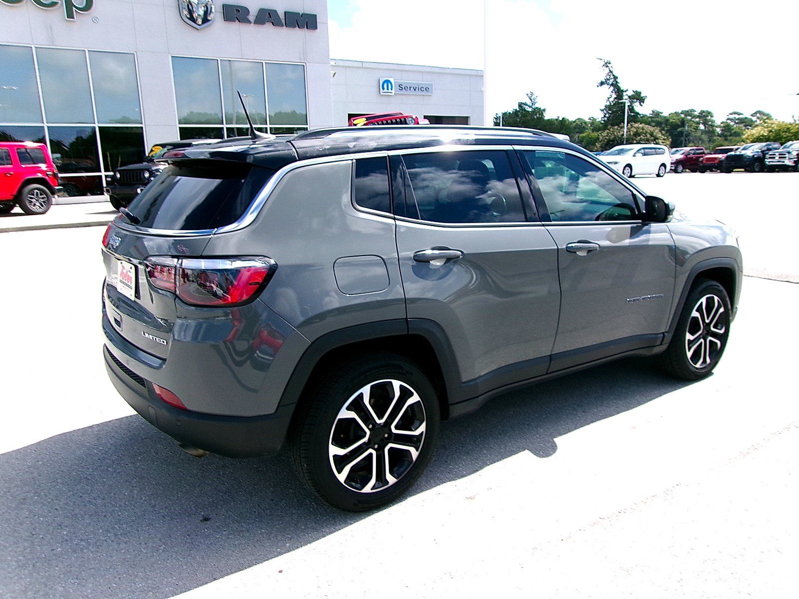 Used 2022 Jeep Compass Limited w/ Sun and Sound Group AWD/4WD image 4