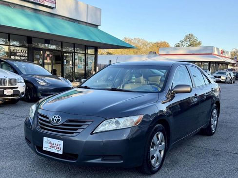 Used 2009 Toyota Camry LE image 1