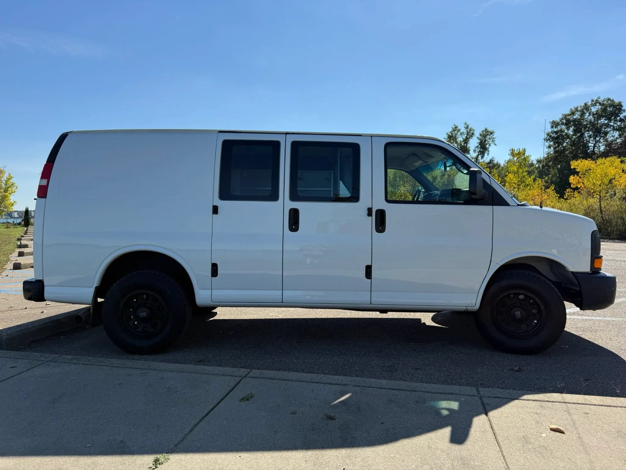 Used 2015 GMC Savana 2500 RWD image 4