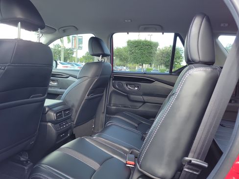 Used 2025 Honda Pilot EX-L image 18