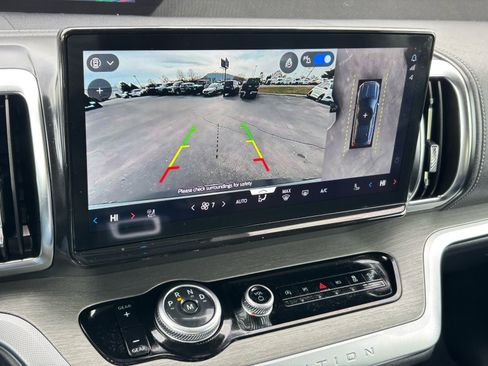 Used 2025 Ford Expedition Platinum image 6