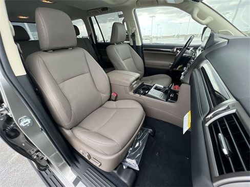 Used 2023 Lexus GX 460 Premium image 25