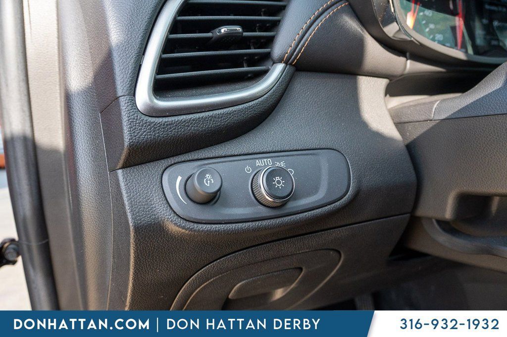 Used 2022 Chevrolet Trax LT w/ Sport Edition FWD image 16