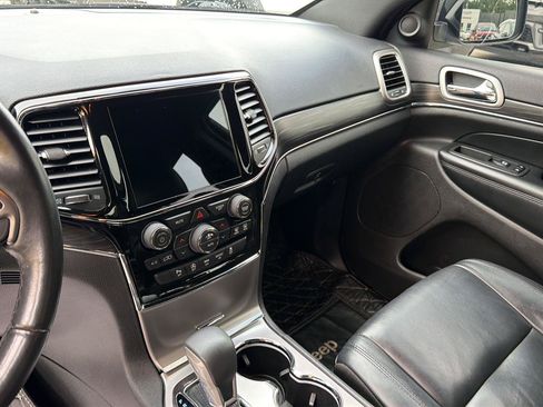 Used 2019 Jeep Grand Cherokee Limited AWD/4WD image 15