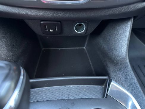 Used 2020 Chevrolet Traverse LT w/ Driver Confidence II Package AWD/4WD image 28