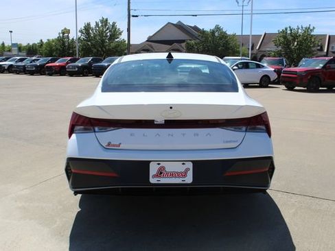 New 2026 Hyundai Elantra Limited FWD image 3