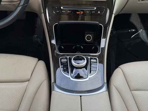 Used 2018 Mercedes-Benz GLC 300 w/ Premium Package image 25