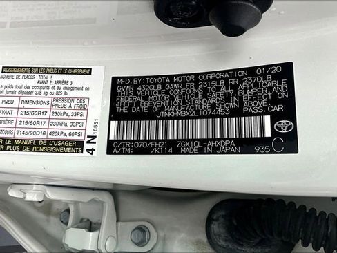 Used 2020 Toyota C-HR LE FWD image 17