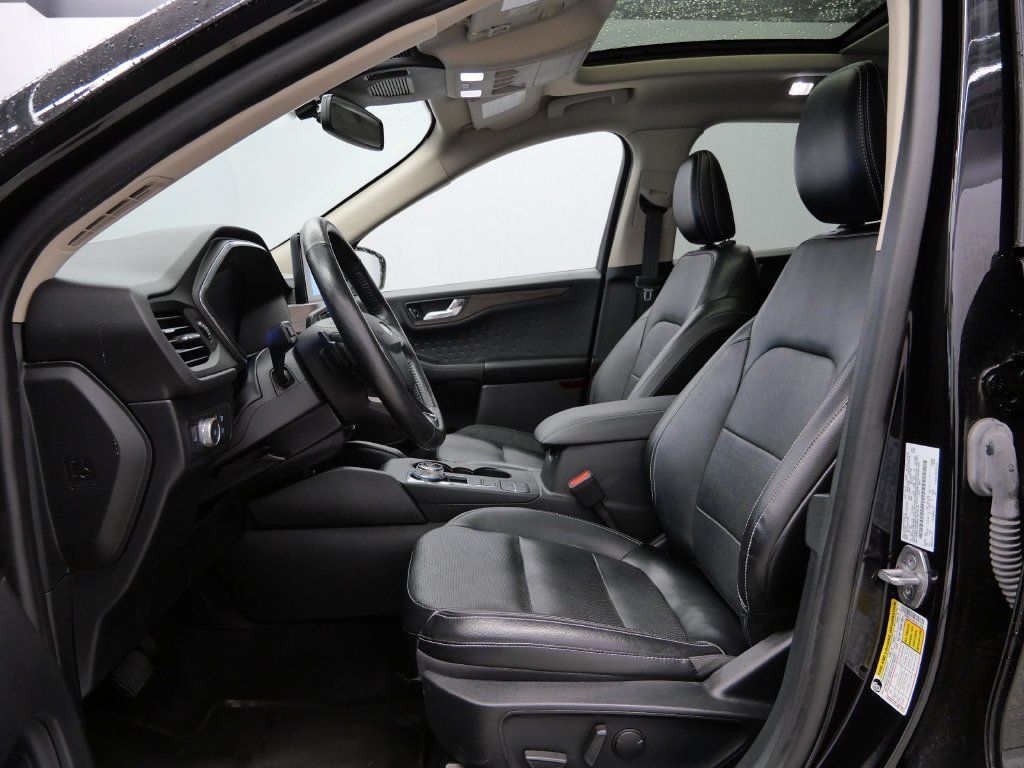 Used 2020 Ford Escape Titanium AWD/4WD image 13