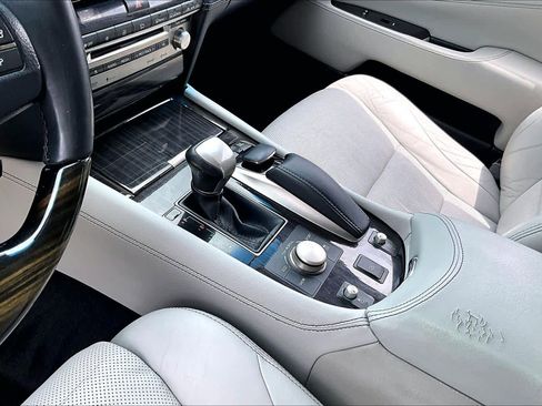Used 2013 Lexus LS 460 w/ Comfort Pkg RWD image 14