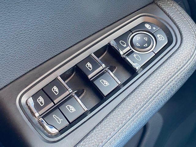 Used 2019 Porsche Macan AWD/4WD image 13