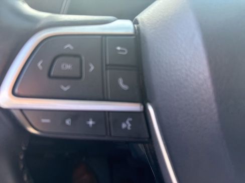 Used 2023 Toyota Highlander LE image 18
