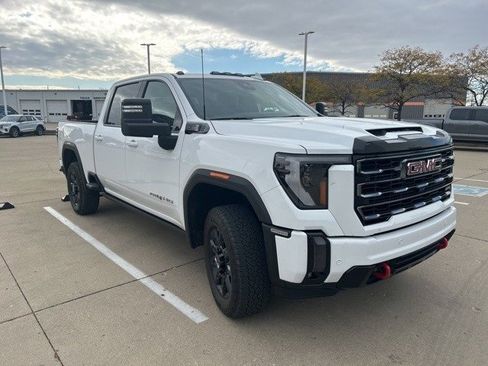 Used 2024 GMC Sierra 2500 AT4 w/ AT4 Premium Plus Package image 2
