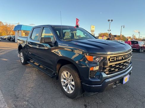 Used 2023 Chevrolet Silverado 1500 Custom image 4