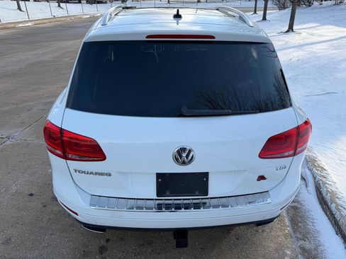 Used 2013 Volkswagen Touareg Sport image 7