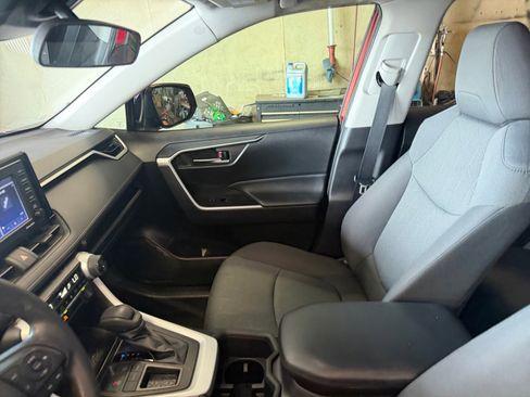 Used 2022 Toyota RAV4 XLE w/ Convenience Package FWD image 32