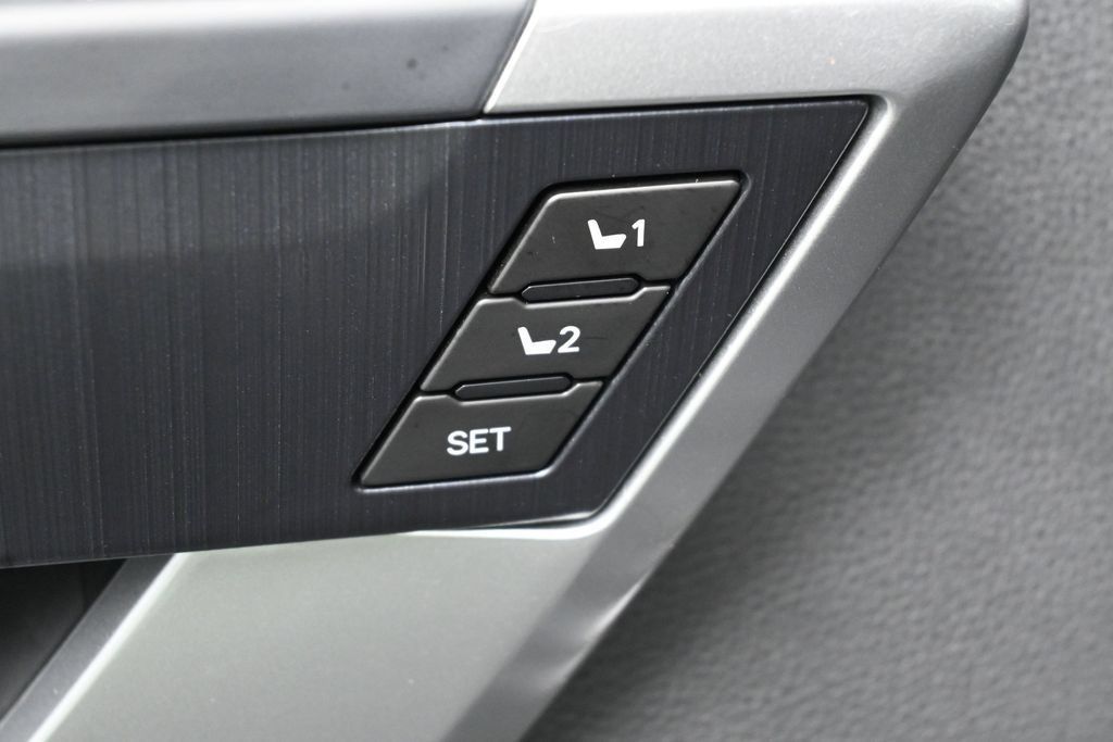 Used 2024 Toyota Tundra Platinum AWD/4WD image 12